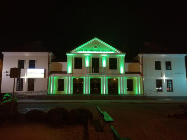 Iluminacja RGBW budynku Miejskiego Ośrodka Kultury w Wysokiem Mazowieckiem