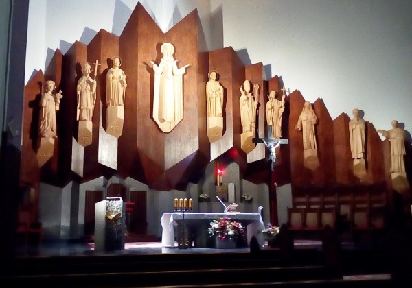 Oświetlenie Kościoła NMP Matki Kościoła w Białymstoku wg. kocepcji arch. Andrzeja Chwaliboga