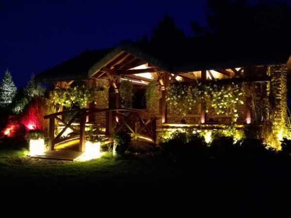 Oświetlenie ogrodu w Biesiadzie Weselnej w Kumiale