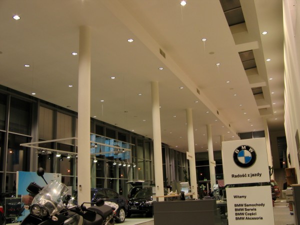 Oświetlenie salonu BMW Białystok wg arch. Anny Breczko